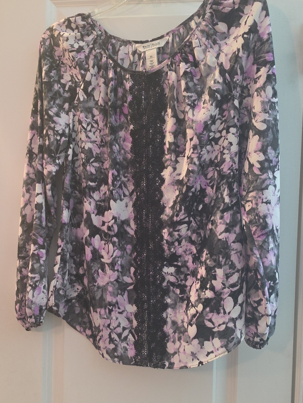 White House Black Market Purple Floral Lace-Trim Blouse No Smoke EUC worn 1 Time